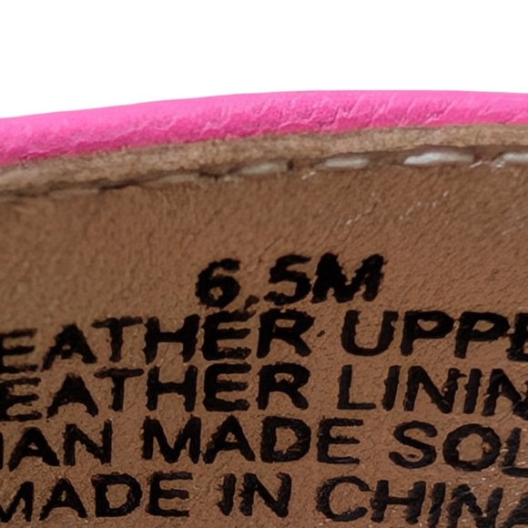 Lilly Pulitzer McKim Pink Tropics Leather T-Strap Sandals Size 6.5 - Nearly New - Picture 9 of 9